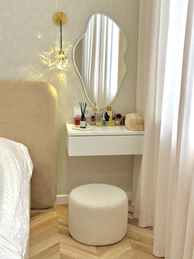 Bàn Trang Điểm Treo Tường – Xu Hướng Nội Thất Cho Phòng Nhỏ 3 Ban-Trang-Diem-Treo-Tuong